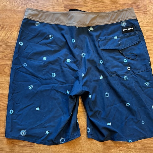 Quiksilver board shorts - Picture 4 of 4